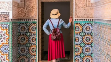 What-should-Female-Tourists-Wear-in-Morocco.webp